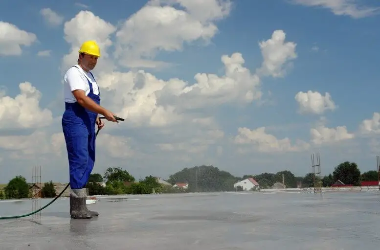curing of poured slab by water spraying